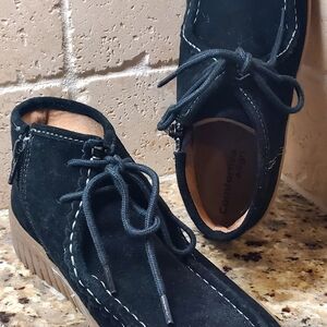 Comfortiva Black Suede Leather Chukka Boots for Women S=7.5 Lace Up & Side Zip
